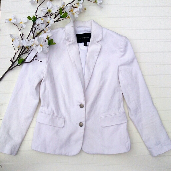 Banana Republic Factory Jackets & Blazers - Banana Republic white 2 button blazer size 2 P